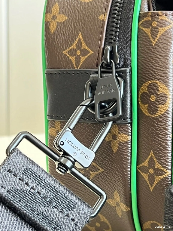 WIS VUITTON S LOUIS MESSENGER LOCK 1226